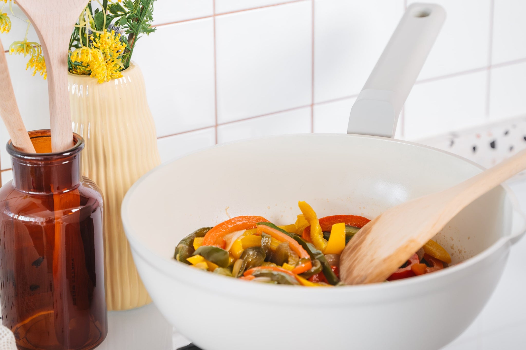 A Complete Guide To Cooking For Beginners: With Easy Recipes