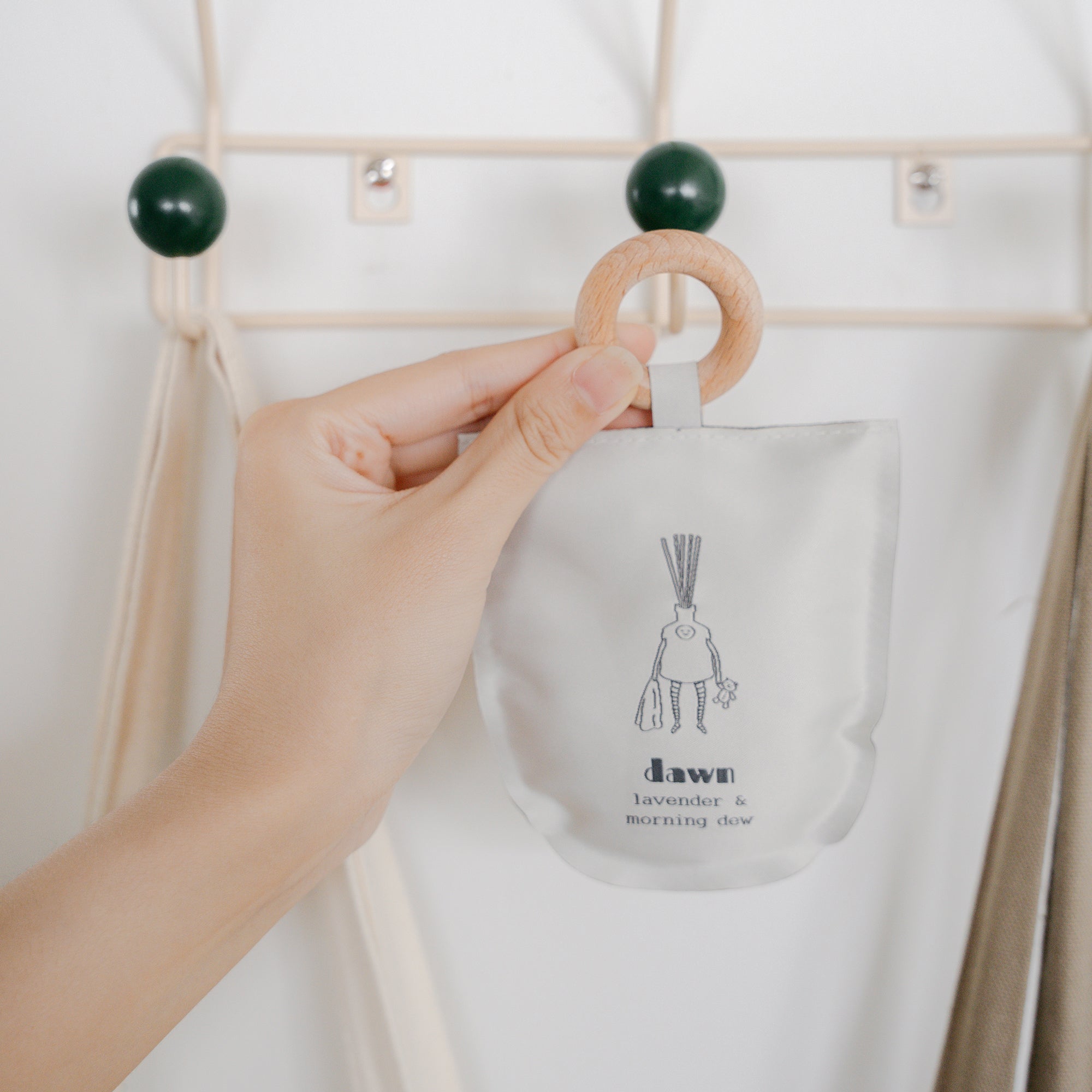 how to use scented sachet hand hanging diffuser